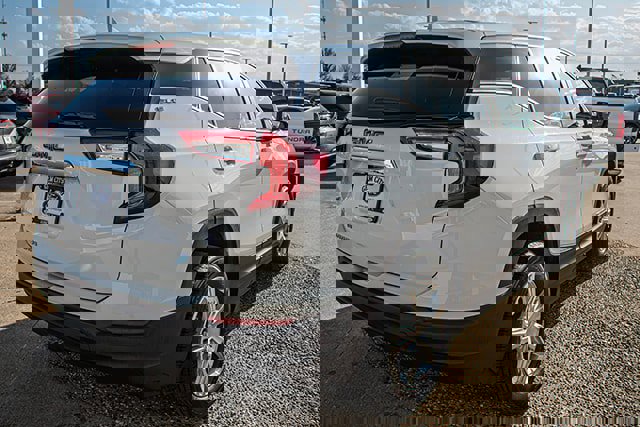 Used 2024 GMC Terrain SLE image 4