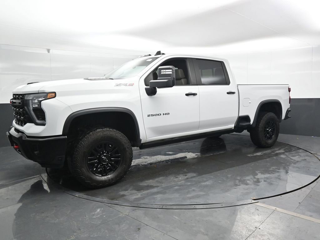 Used 2024 Chevrolet Silverado 2500 ZR2 w/ Technology Package image 9