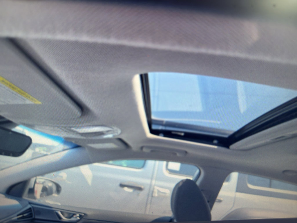 Used 2020 Hyundai Ioniq SEL FWD image 4