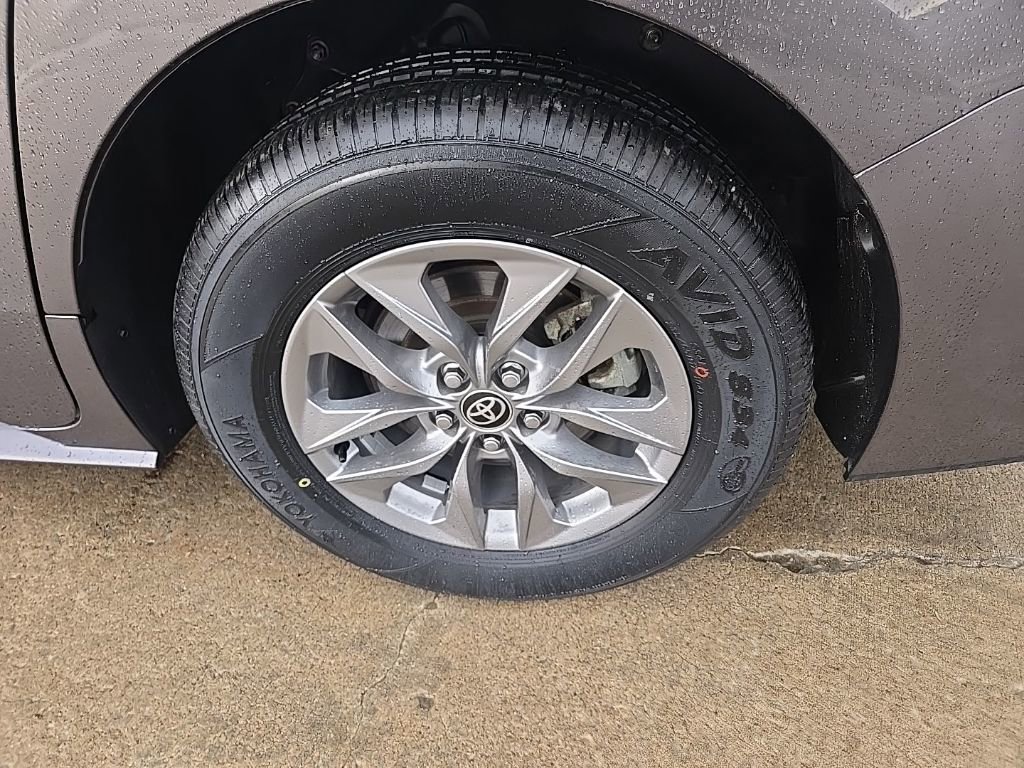 Used 2024 Toyota Sienna XLE image 20