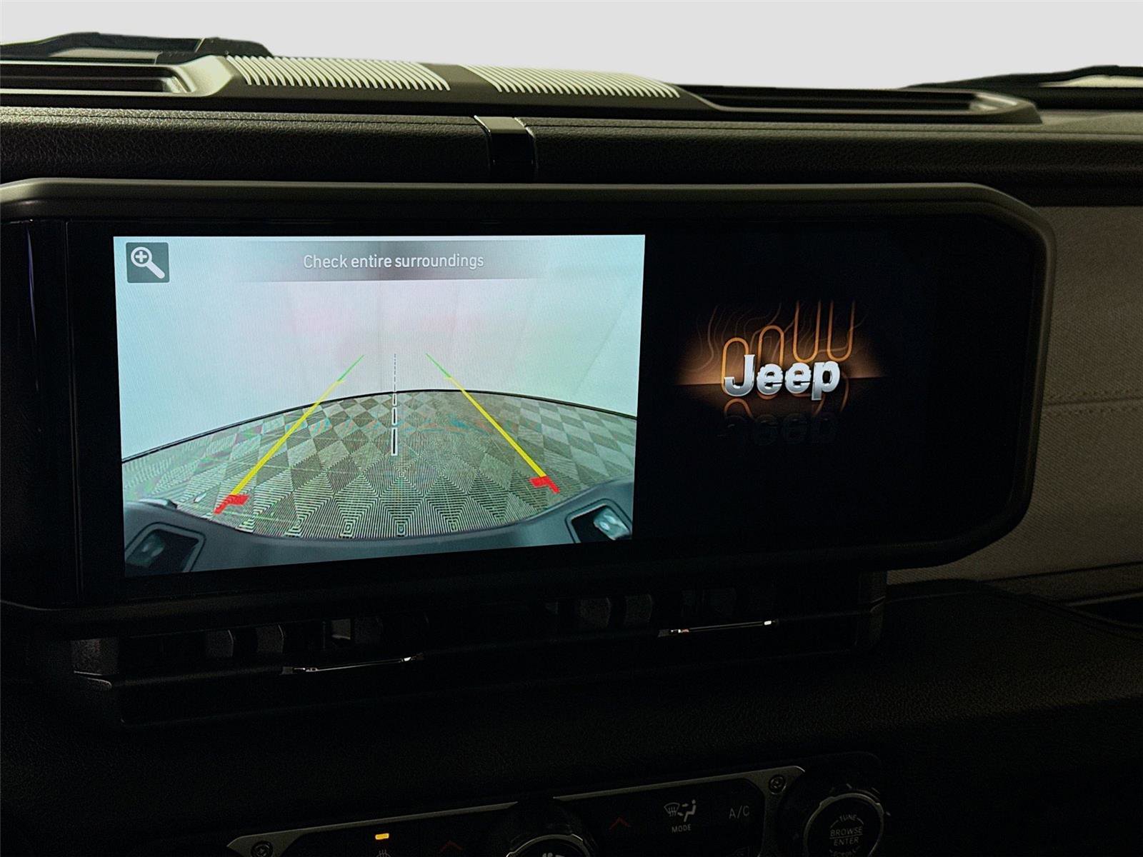 Used 2025 Jeep Gladiator Willys image 8