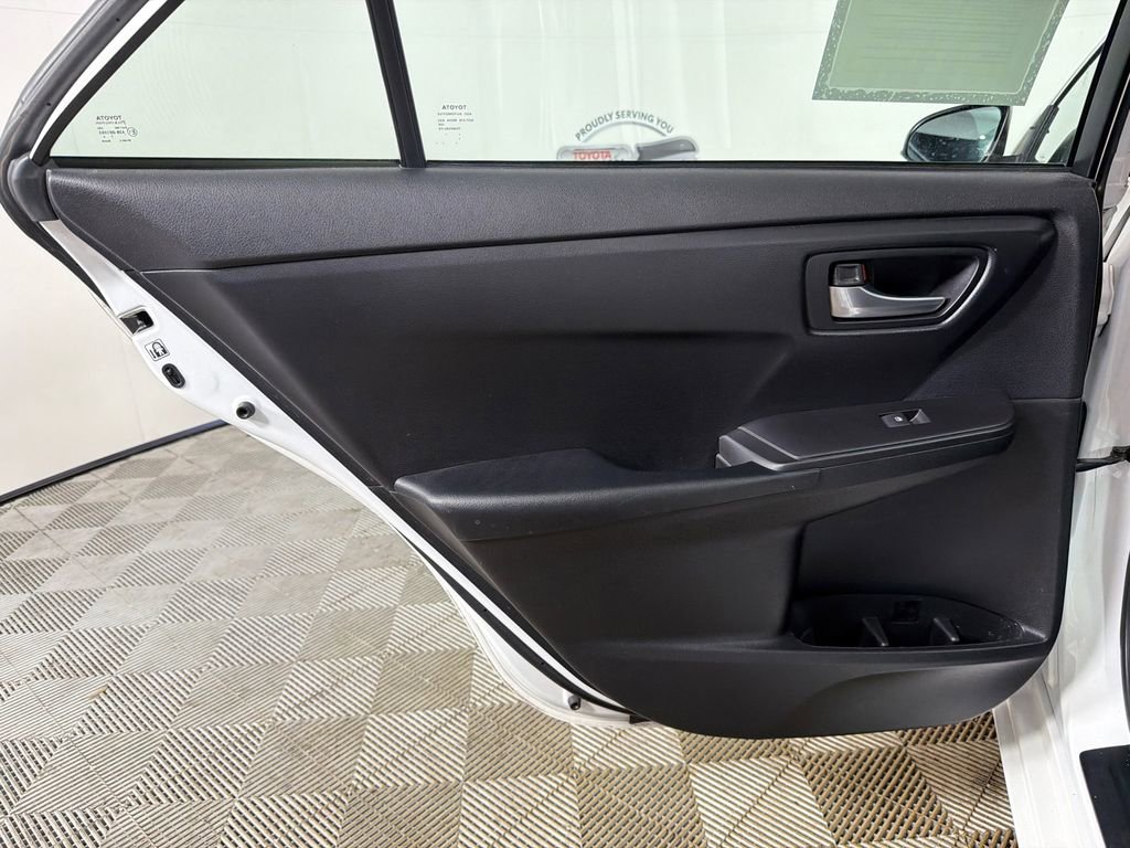 Used 2015 Toyota Camry LE FWD image 21