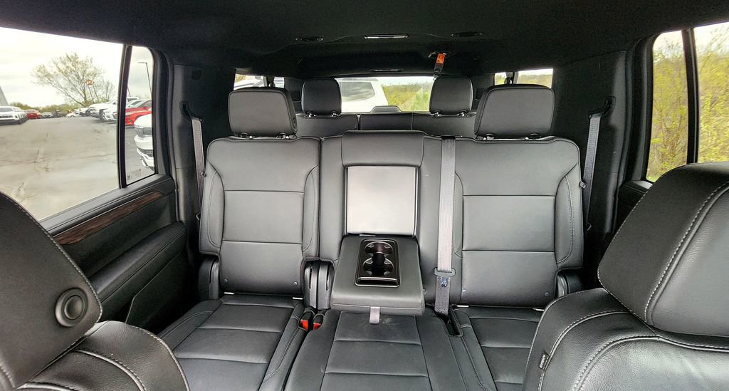 Used 2022 Chevrolet Suburban LT AWD/4WD image 46