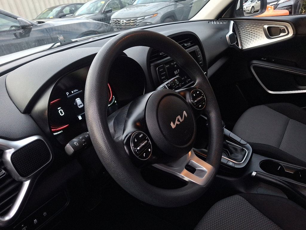 Used 2023 Kia Soul LX image 24