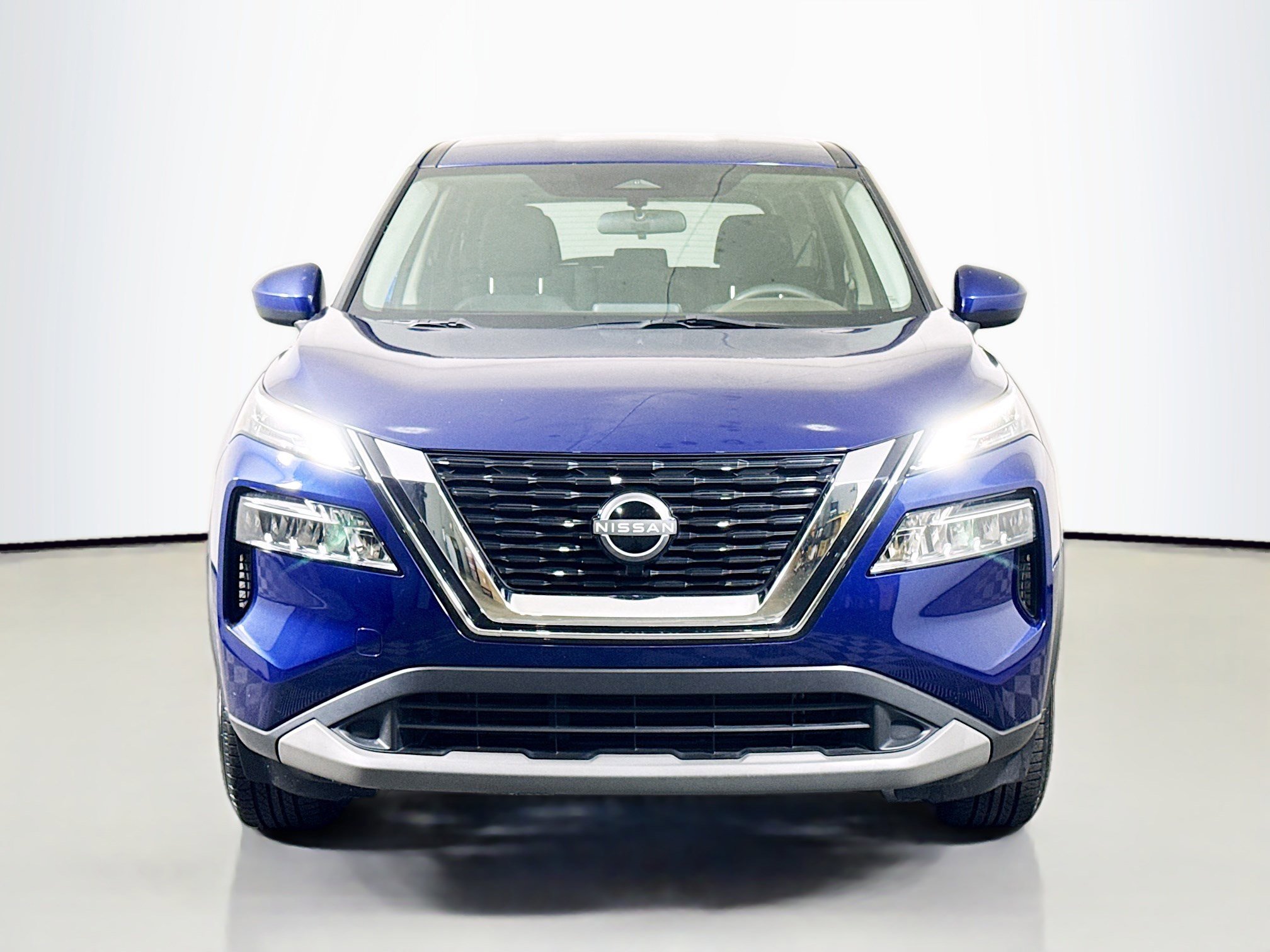 Used 2023 Nissan Rogue SV FWD image 2