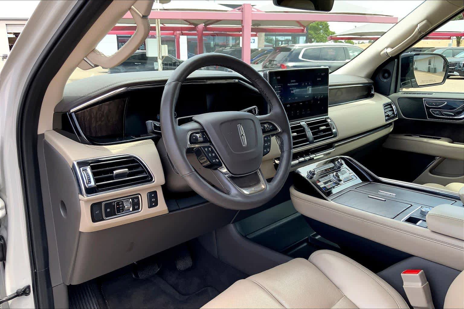 Used 2023 Lincoln Navigator Reserve RWD image 18
