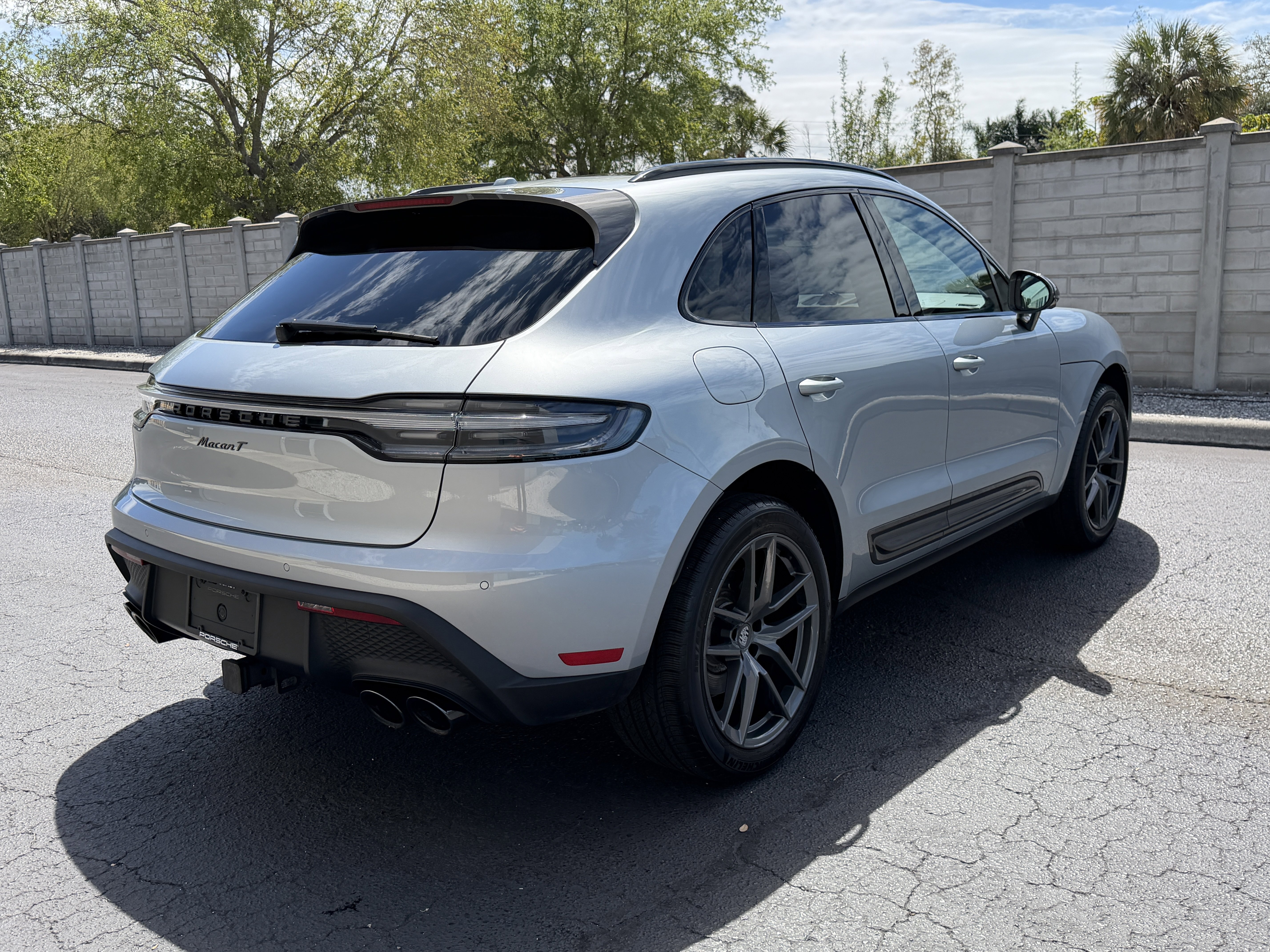 Certified 2025 Porsche Macan Turbo image 5