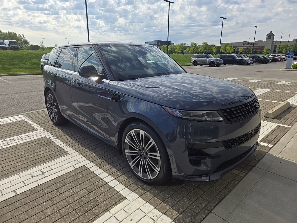 Used 2024 Land Rover Range Rover Sport Dynamic SE AWD/4WD image 3
