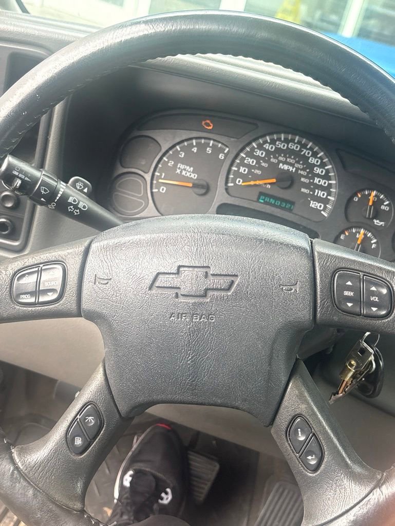 Used 2005 Chevrolet Avalanche LS w/ Sun And Sound Package RWD image 2