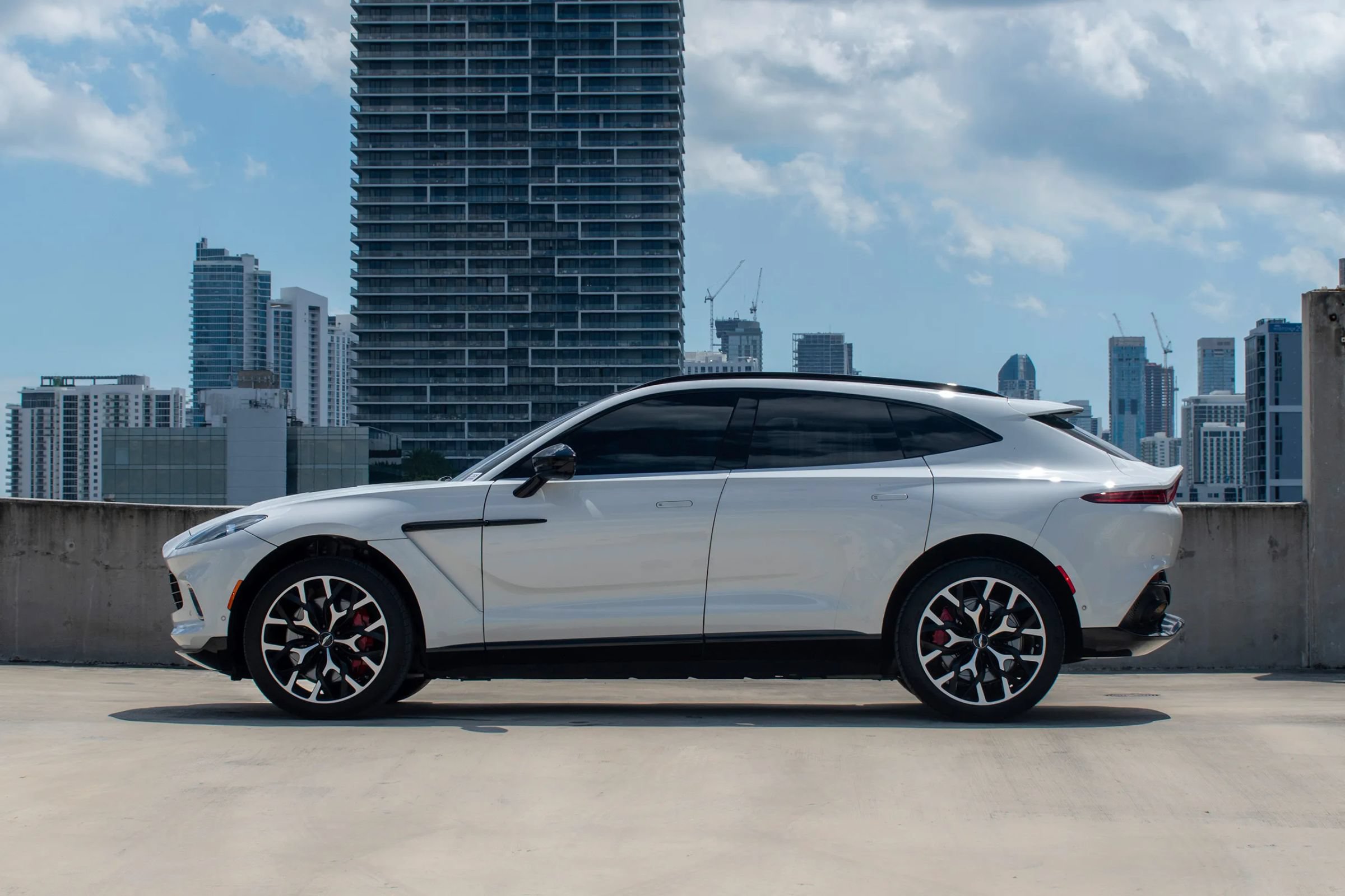Used 2021 Aston Martin DBX AWD/4WD image 3