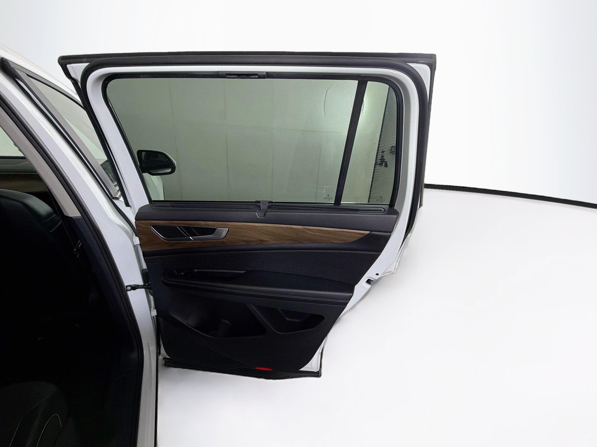 Used 2024 Volkswagen Atlas SE AWD/4WD image 32