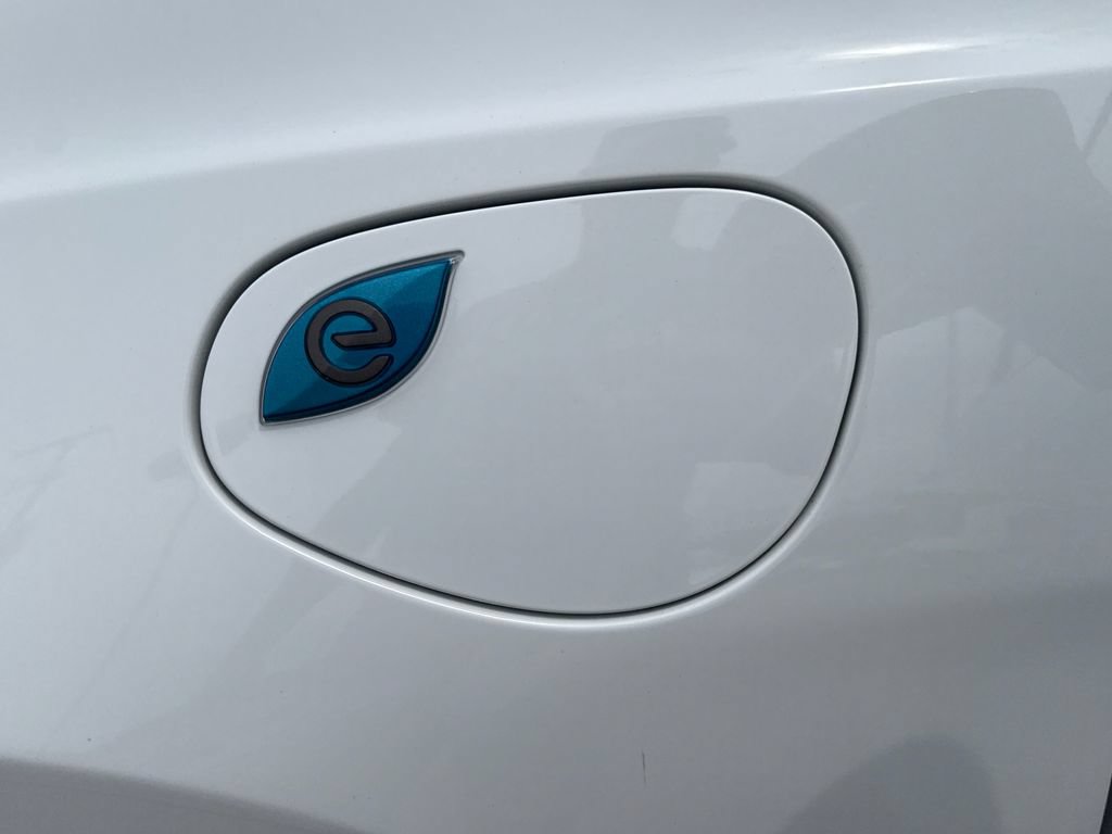 Used 2024 Chrysler Pacifica Limited FWD image 32