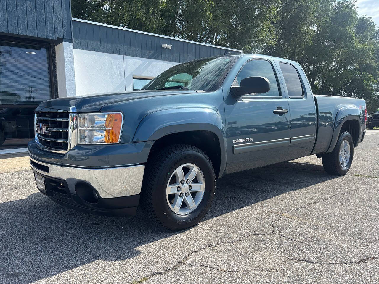 Used 2012 GMC Sierra 1500 SLE w/ Power Tech Package AWD/4WD image 2