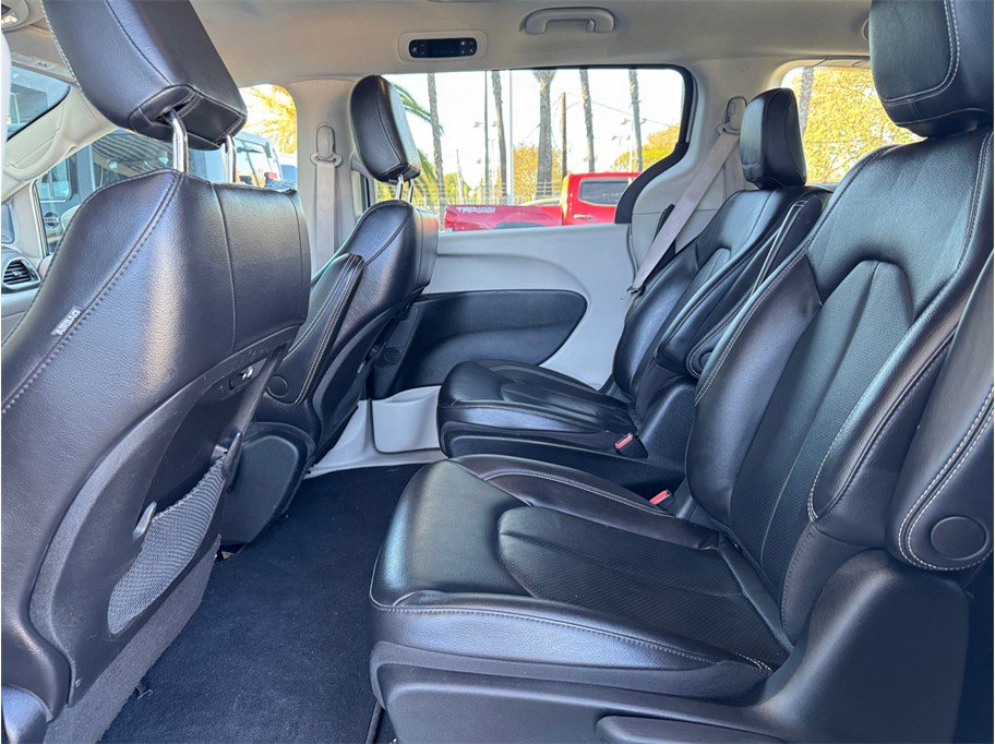 Used 2022 Chrysler Pacifica Touring-L FWD image 22