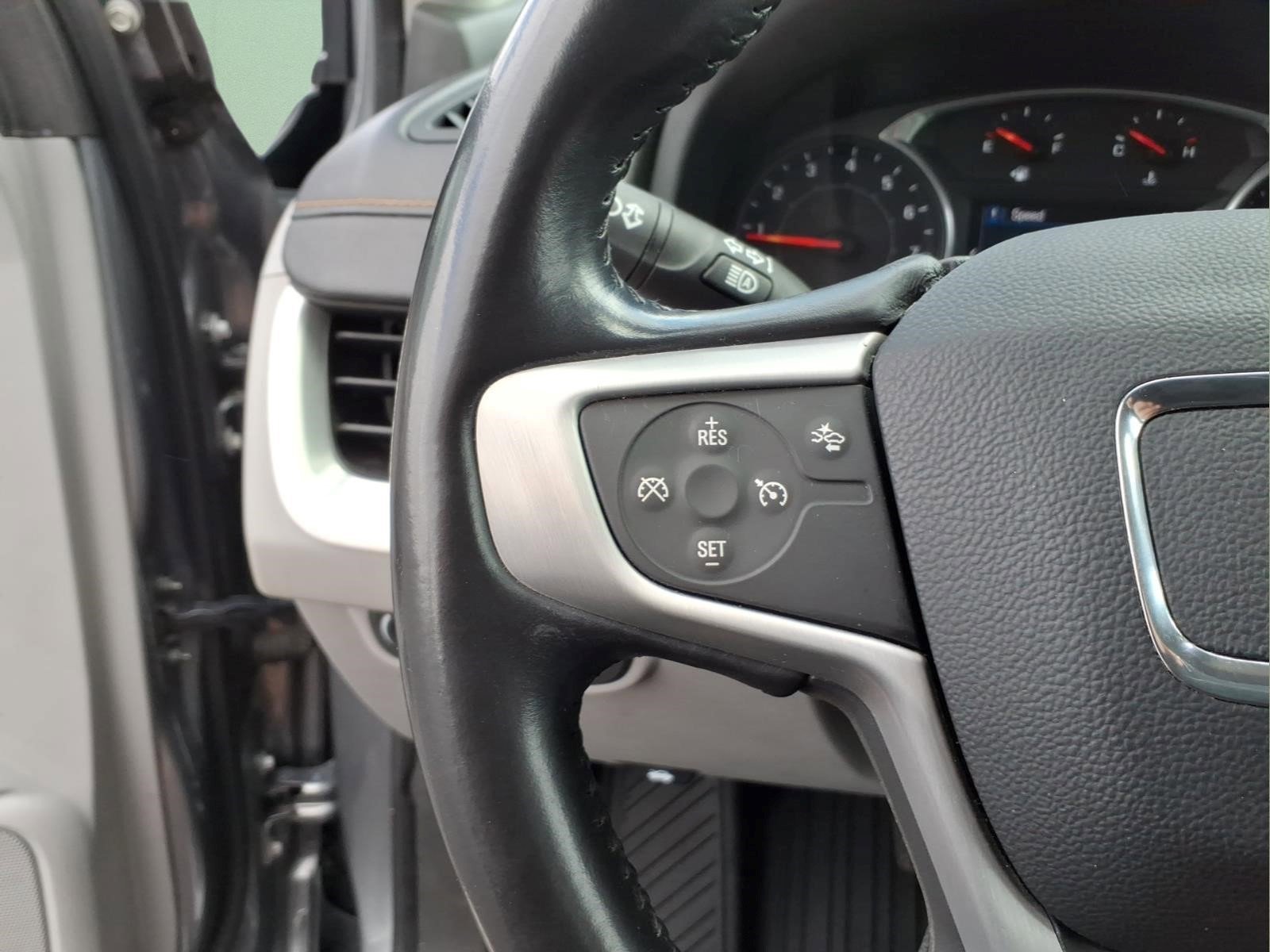 Used 2020 GMC Terrain SLE w/ Driver Convenience Package FWD image 18