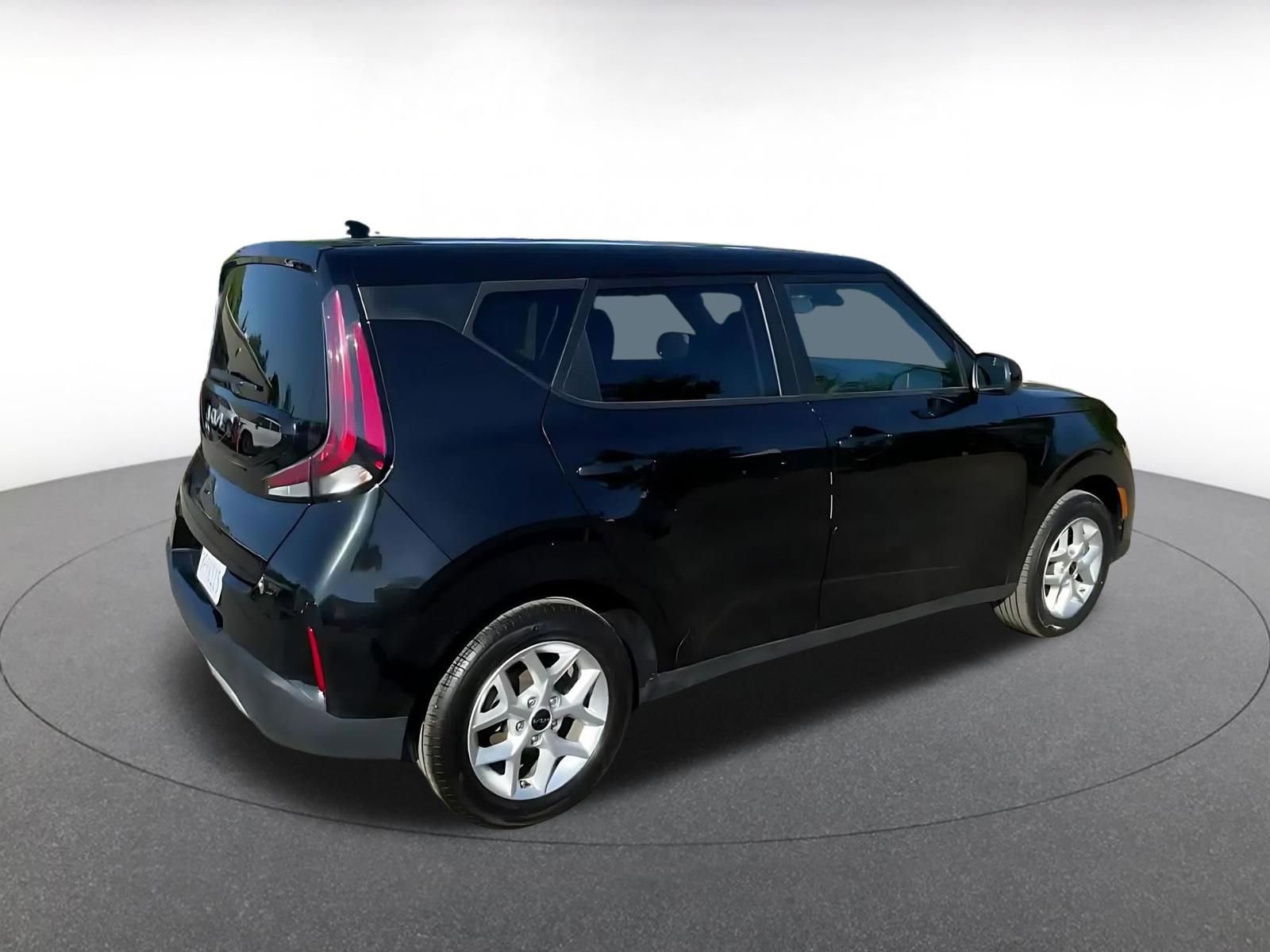 Used 2025 Kia Soul LX w/ LX Technology Package image 12