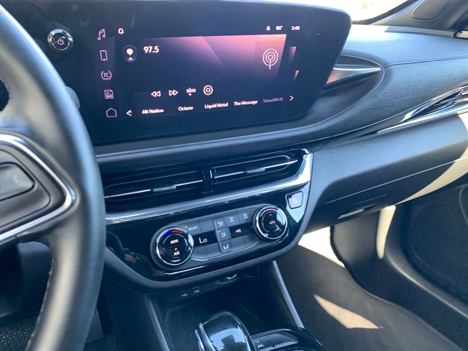 Used 2025 Buick Envista Sport Touring image 18