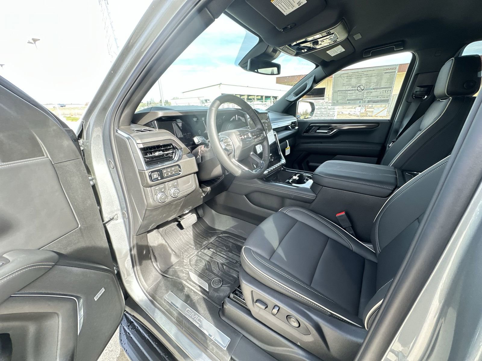 New 2026 GMC Yukon Elevation w/ LPO, Floor Liner Package AWD/4WD image 10