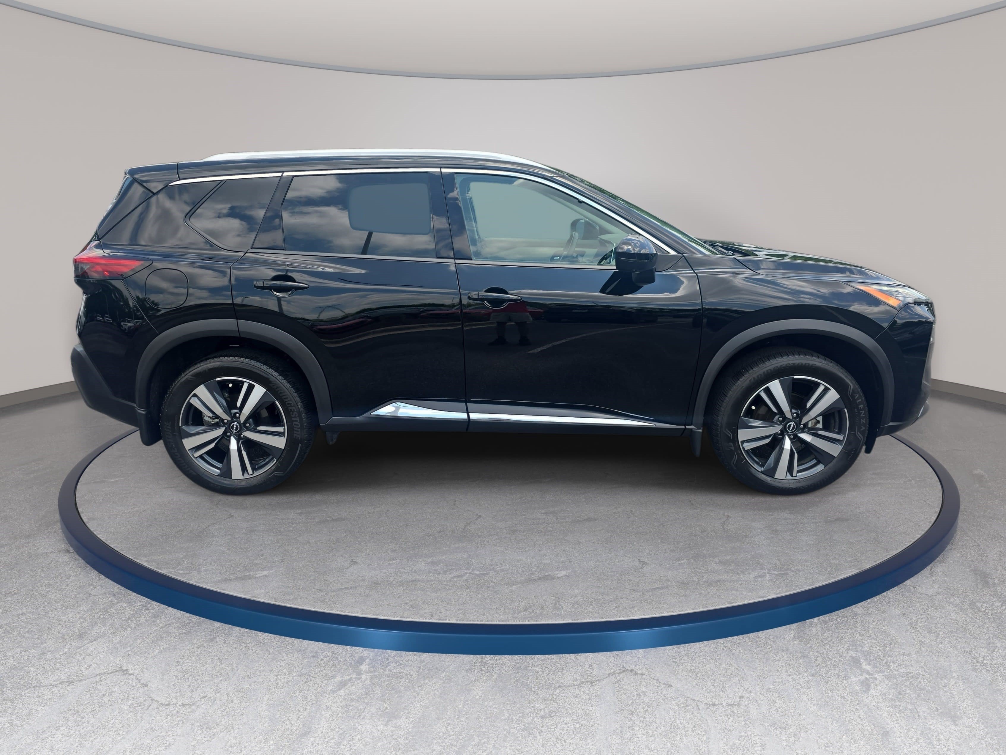Used 2023 Nissan Rogue SL FWD image 4