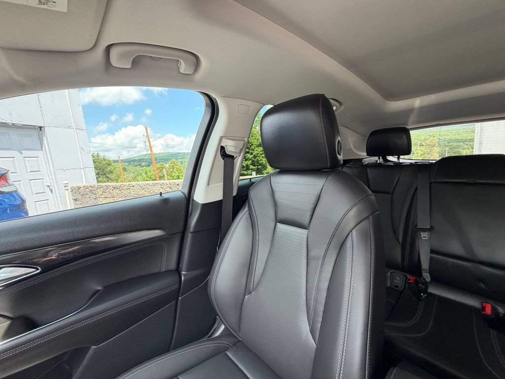 Used 2025 Buick Envision Preferred AWD/4WD image 19