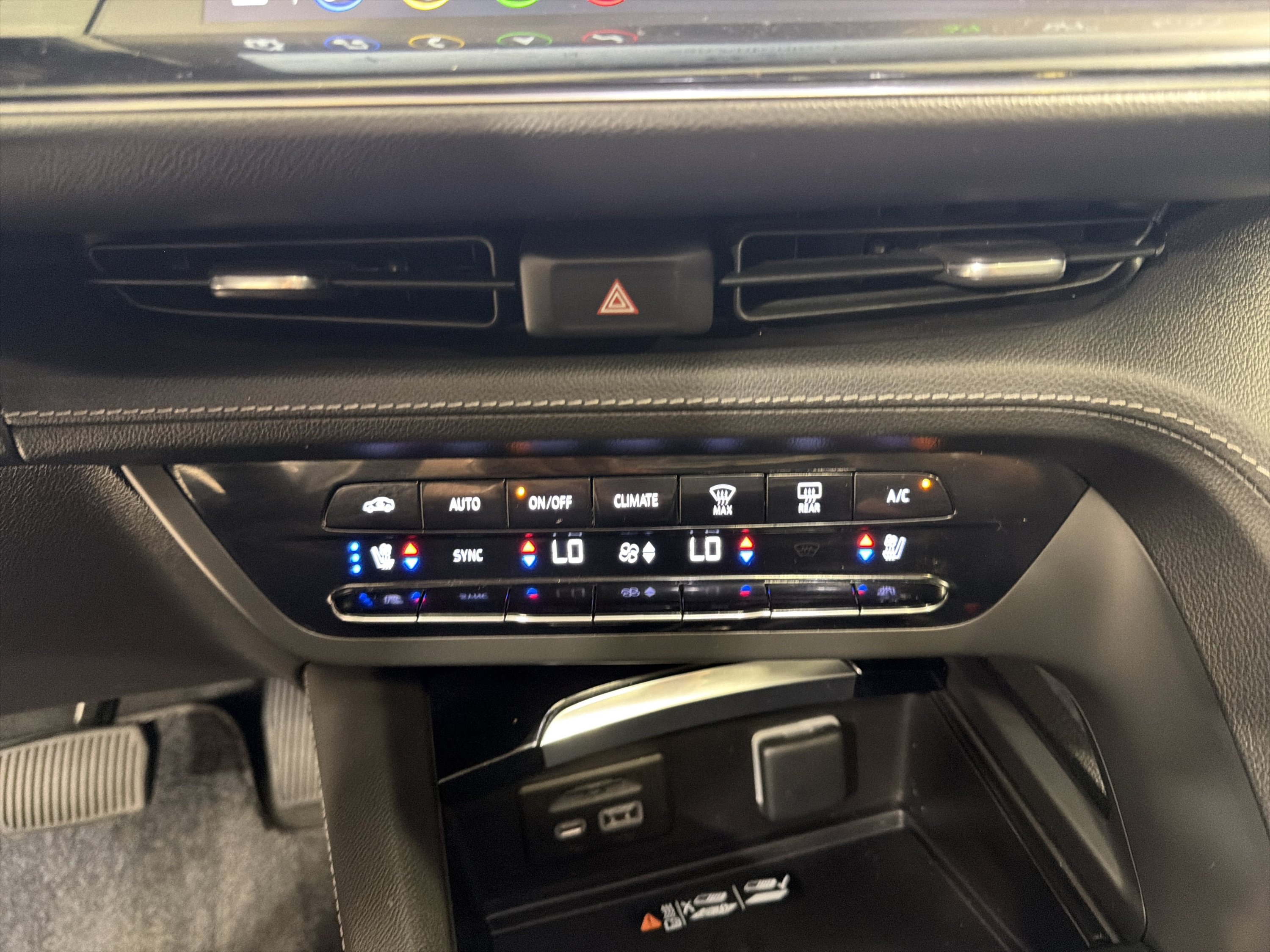 Used 2023 Buick Envision Avenir AWD/4WD image 18