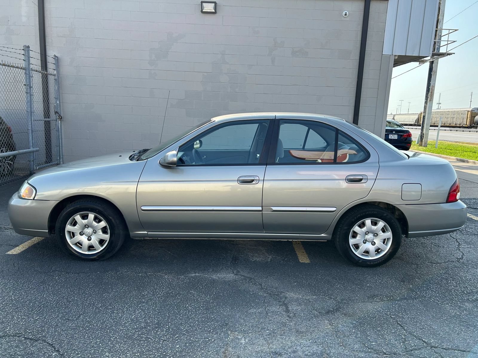 Used 2002 Nissan Sentra GXE FWD image 3