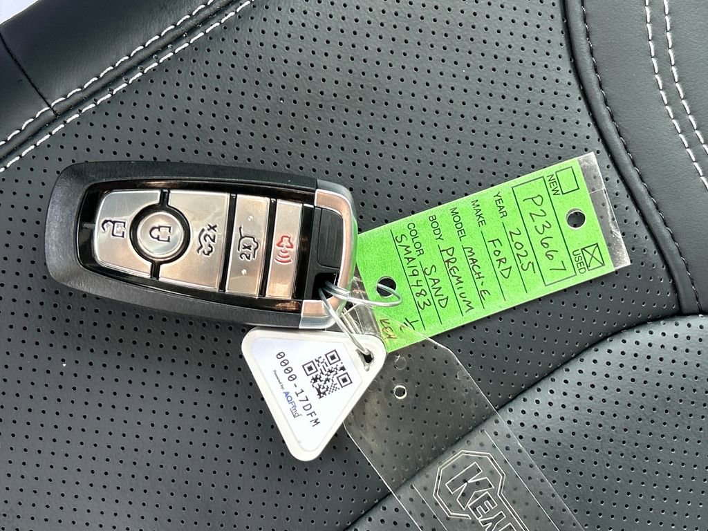 Used 2025 Ford Mustang Mach-E Premium image 31