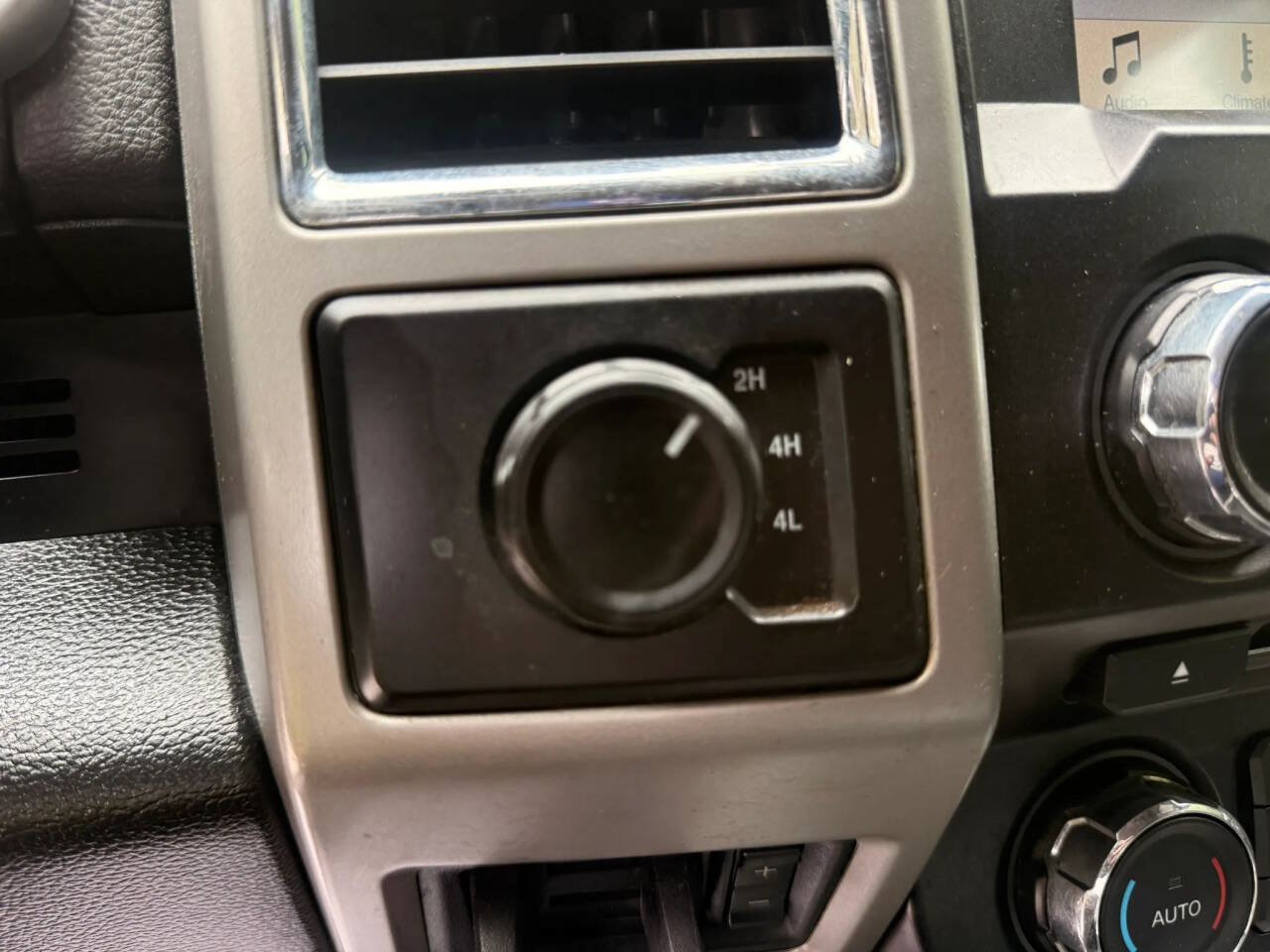 Used 2018 Ford F350 Lariat w/ Lariat Value Package AWD/4WD image 19