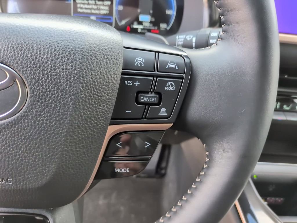 Used 2025 Toyota Crown Signia AWD/4WD image 27