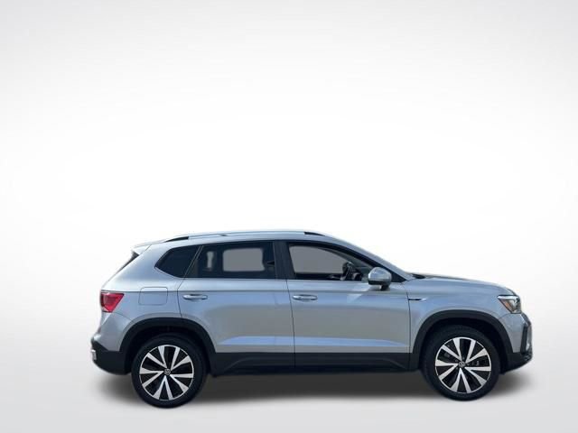 Used 2023 Volkswagen Taos SE FWD image 16