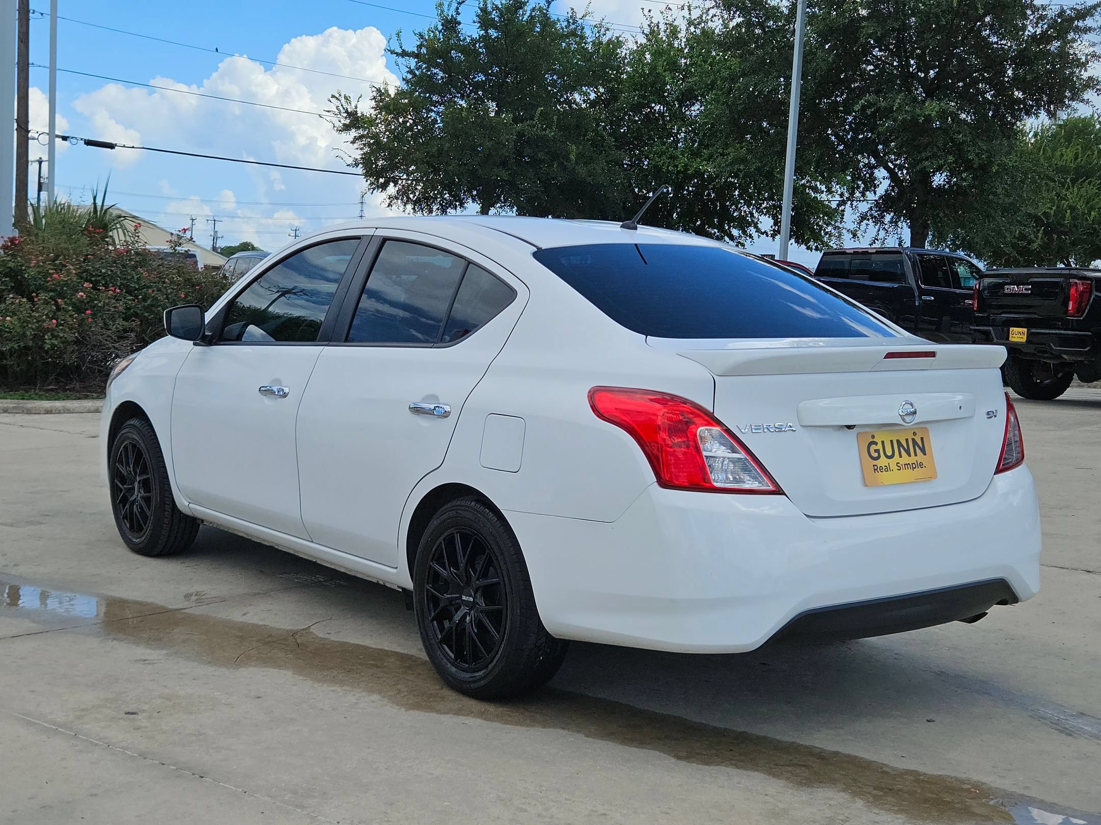 Used 2019 Nissan Versa SV FWD image 5