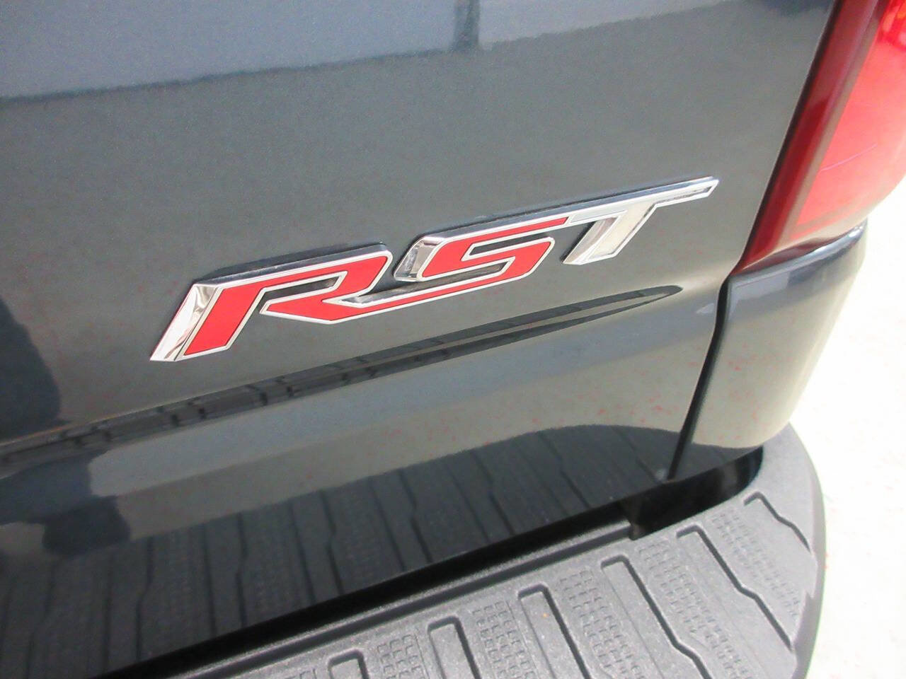 Used 2019 Chevrolet Silverado 1500 RST image 38