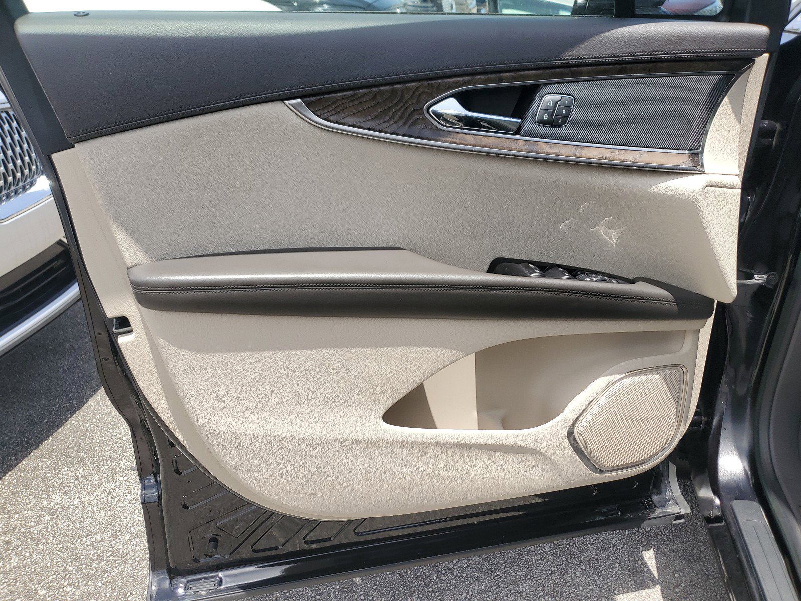 Used 2019 Lincoln Nautilus Select image 16