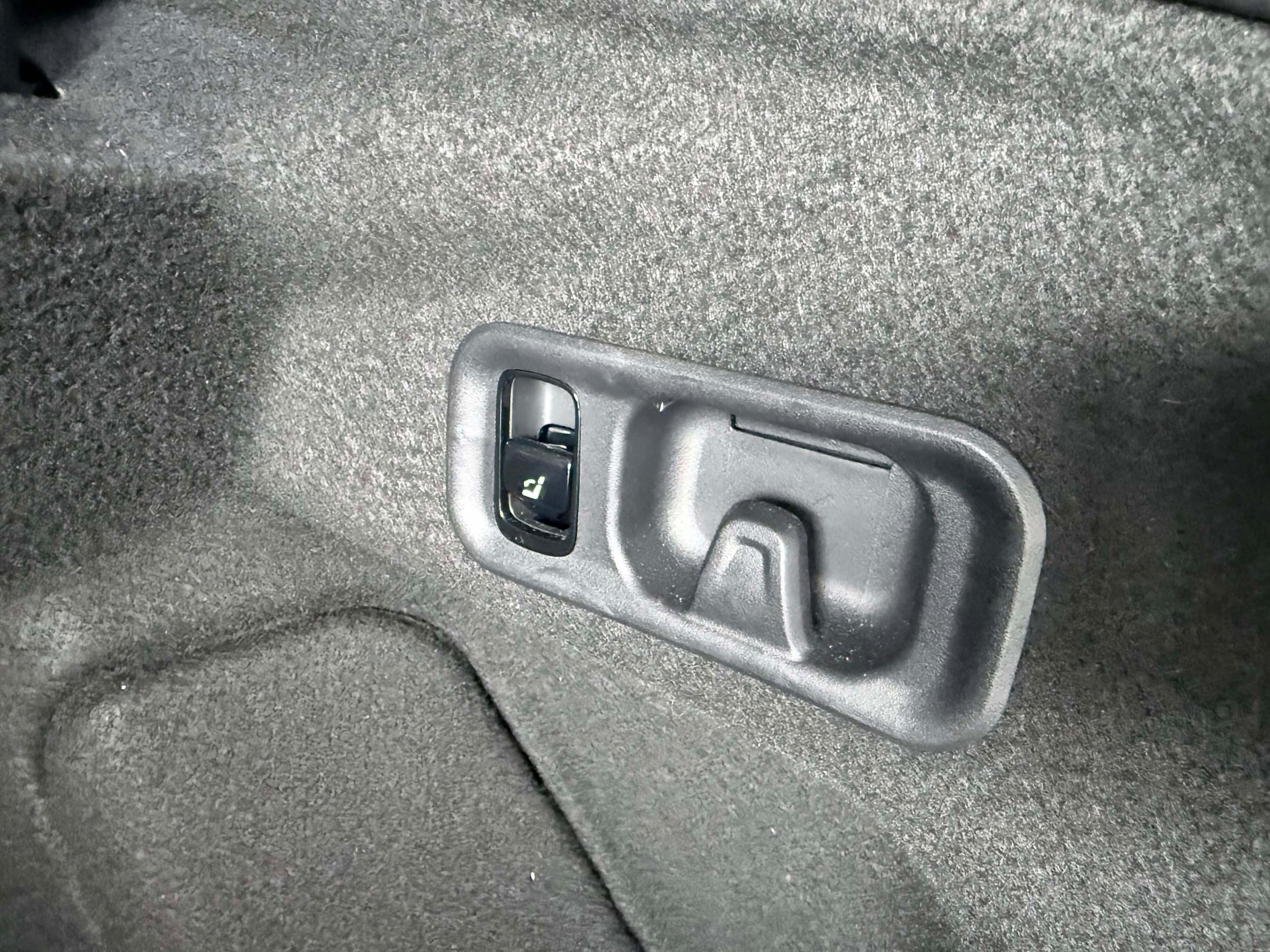 Used 2025 Mercedes-Benz E 350 4MATIC Sedan w/ Winter Package image 25