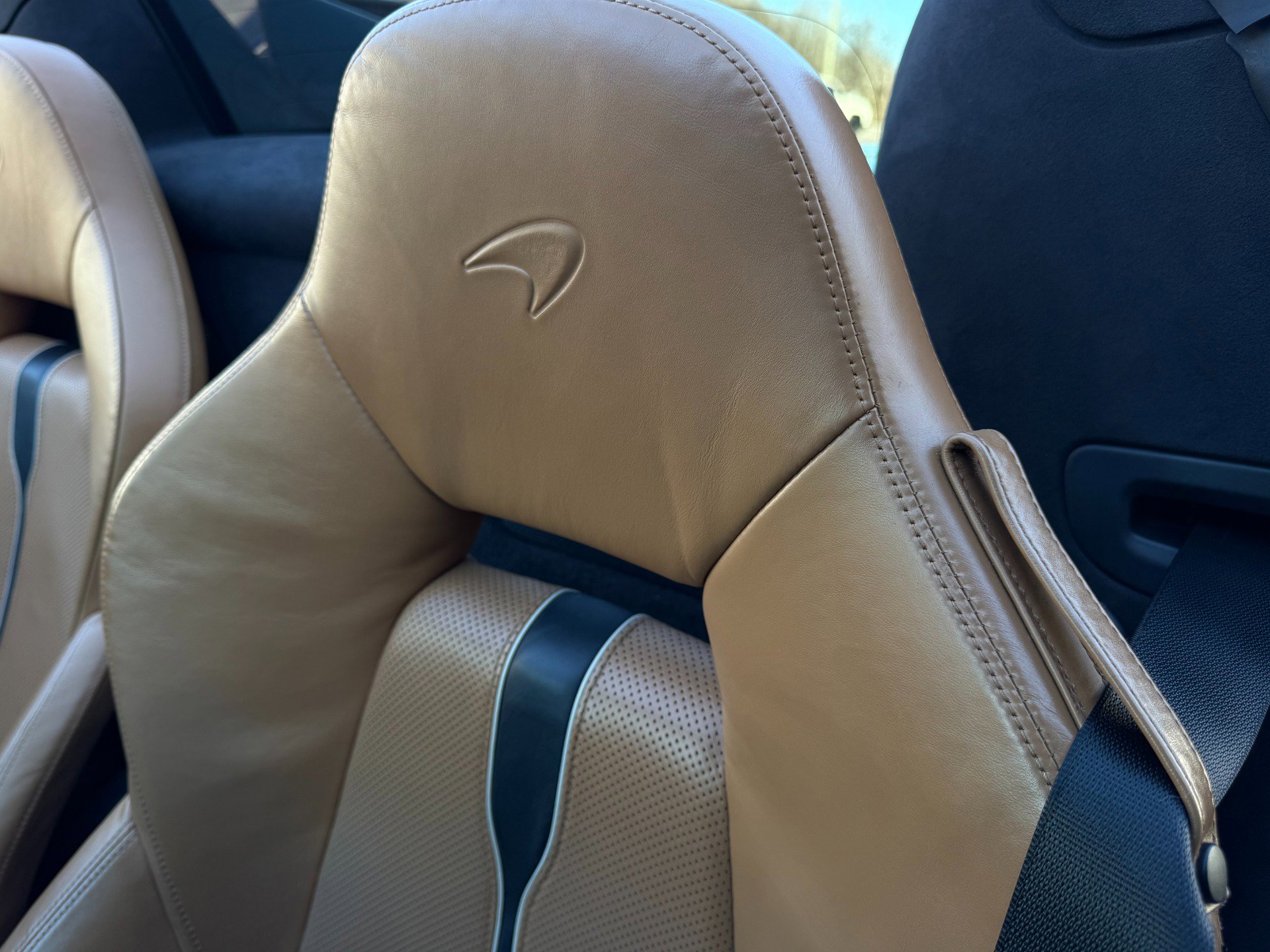 Used 2018 McLaren 570S Spider image 31