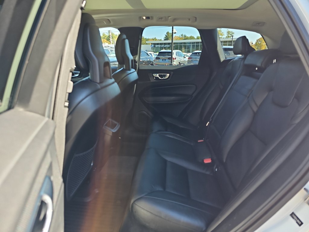 Used 2018 Volvo XC60 T5 Momentum w/ Vision Package AWD/4WD image 26
