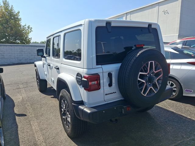 Used 2025 Jeep Wrangler Unlimited Sahara AWD/4WD image 9