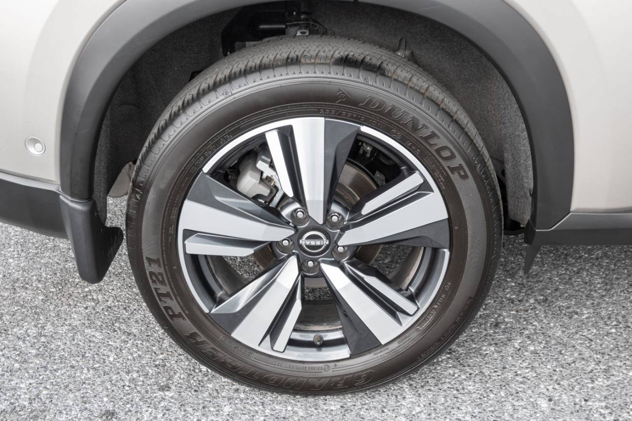 Used 2025 Nissan Rogue SL w/ SL Premium Package AWD/4WD image 39