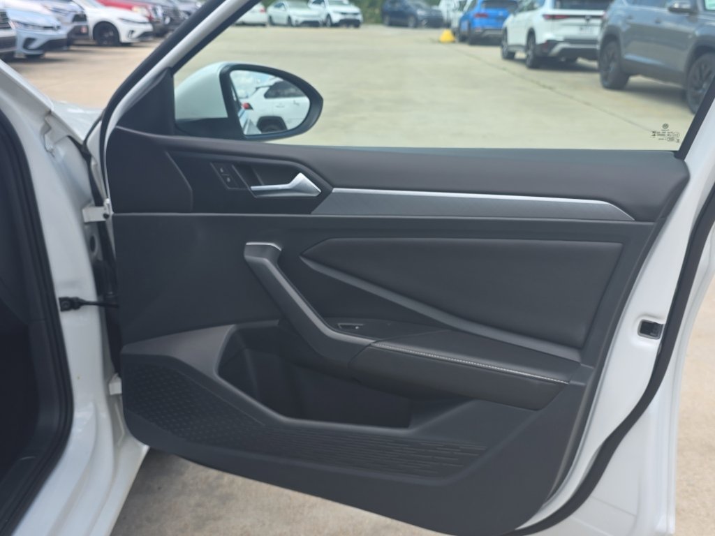 Used 2024 Volkswagen Jetta SE w/ Black Wheel Package FWD image 21