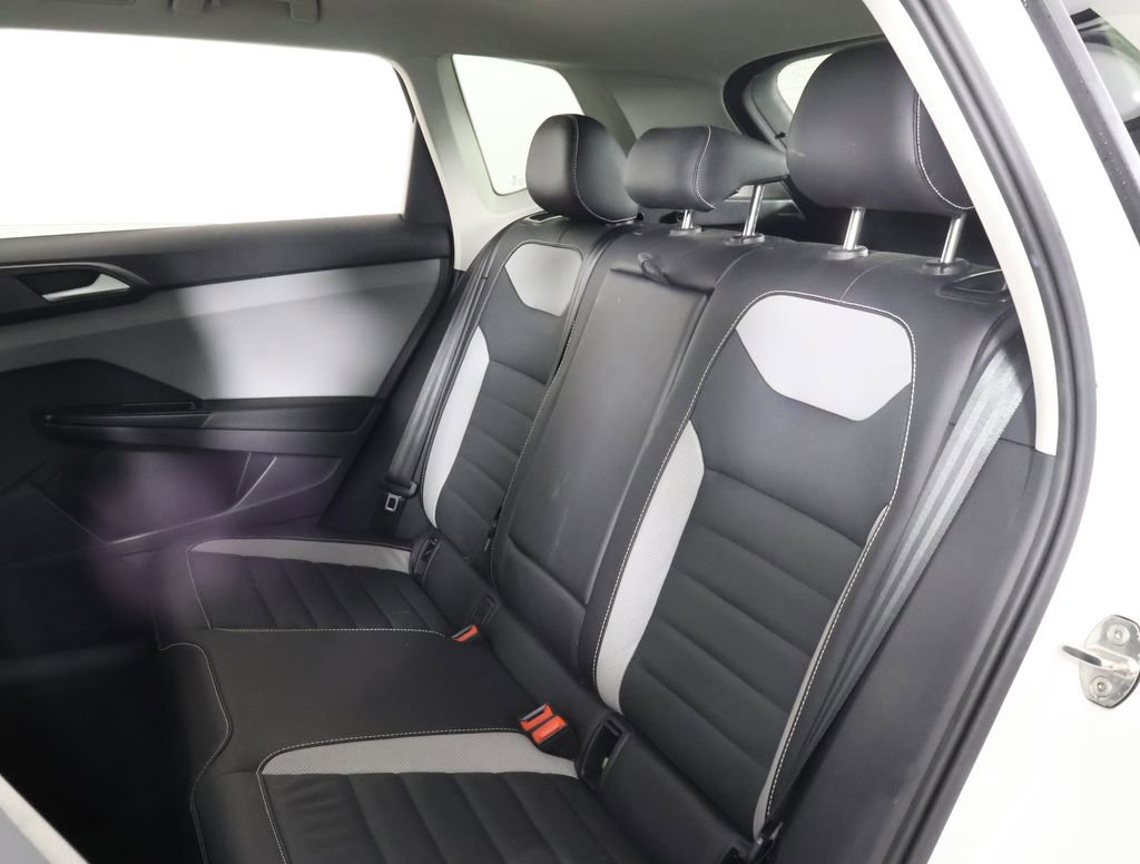Used 2022 Volkswagen Taos SEL w/ Panoramic Sunroof Package image 10