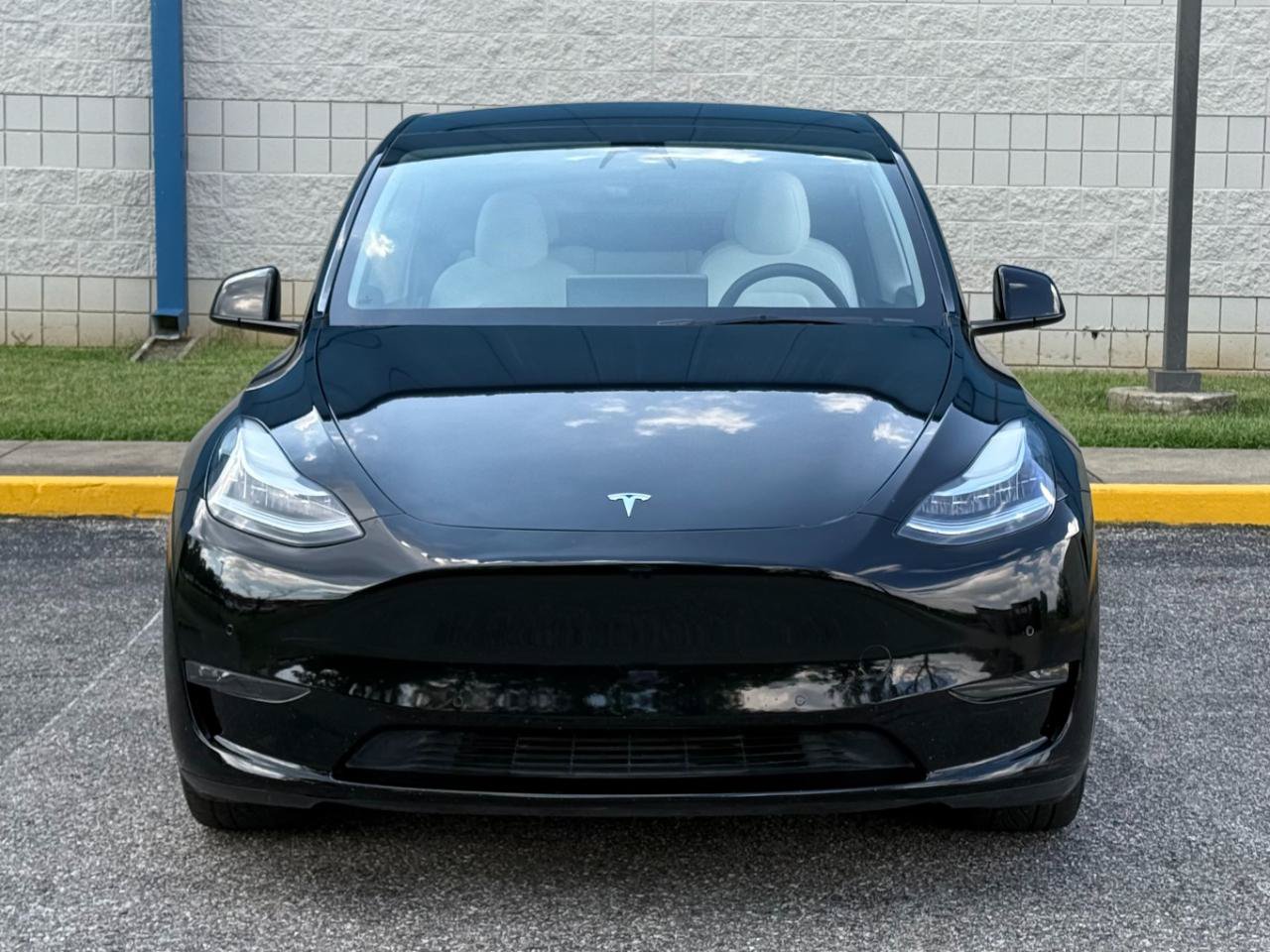 Used 2022 Tesla Model Y Long Range AWD/4WD image 2