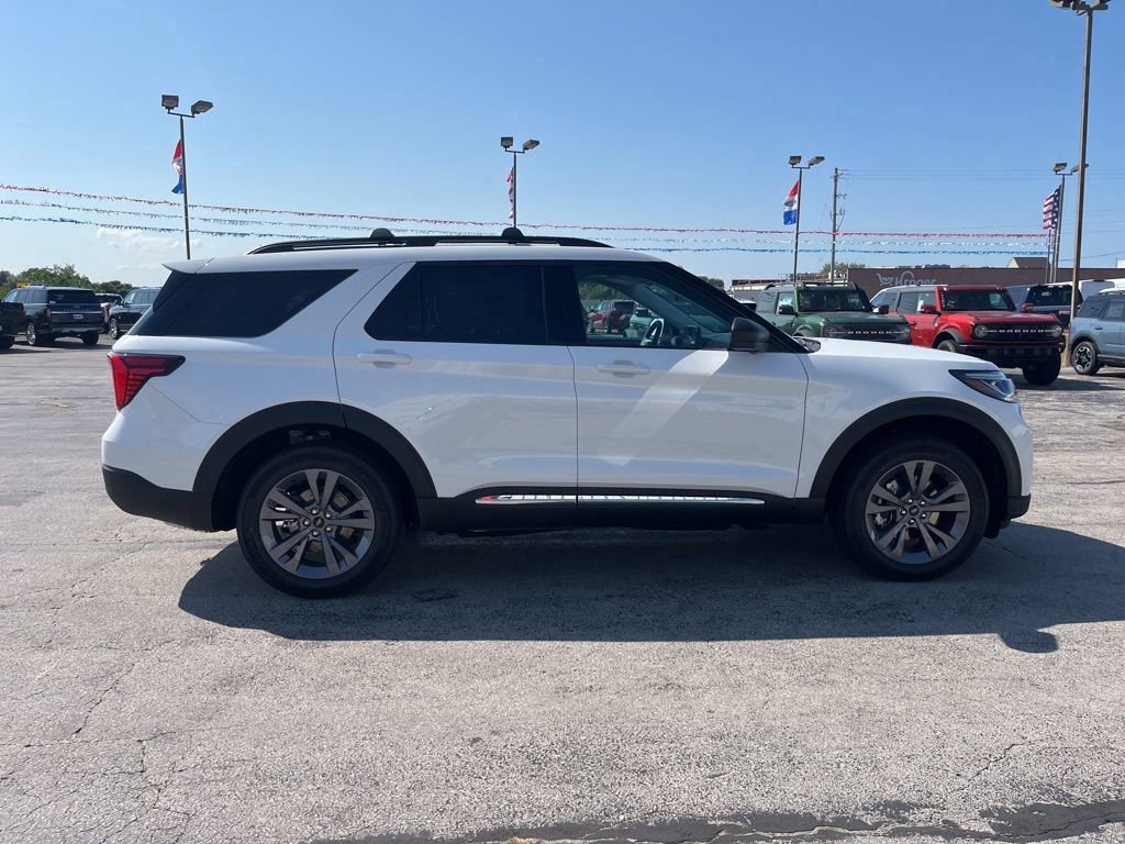 New 2025 Ford Explorer Active w/ Active Comfort Package image 2