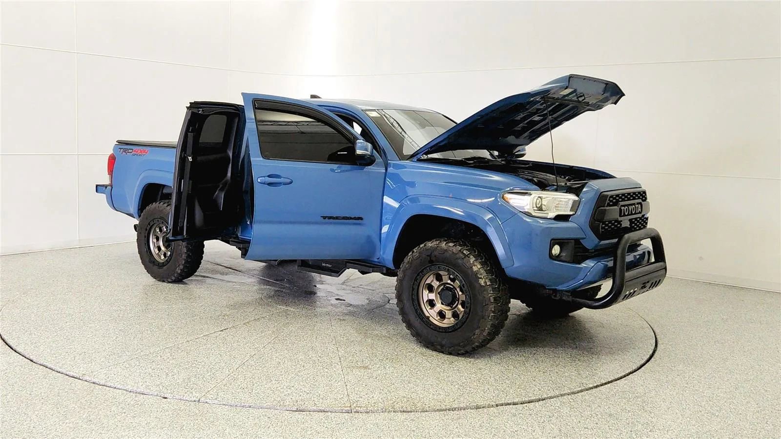 Used 2019 Toyota Tacoma TRD Sport image 9