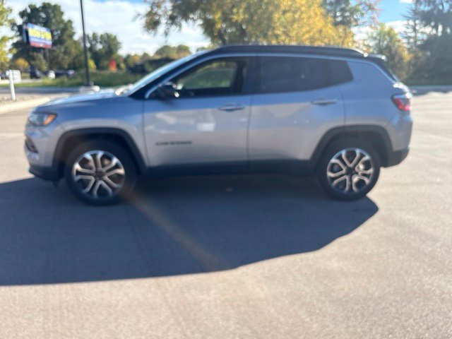 Used 2023 Jeep Compass Limited AWD/4WD image 2