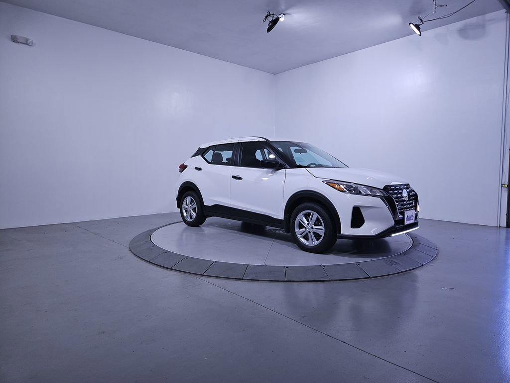 New 2025 Nissan Kicks Play S image 7