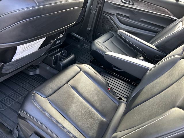 Used 2025 Jeep Grand Cherokee L Limited w/ Black Appearance Package AWD/4WD image 12