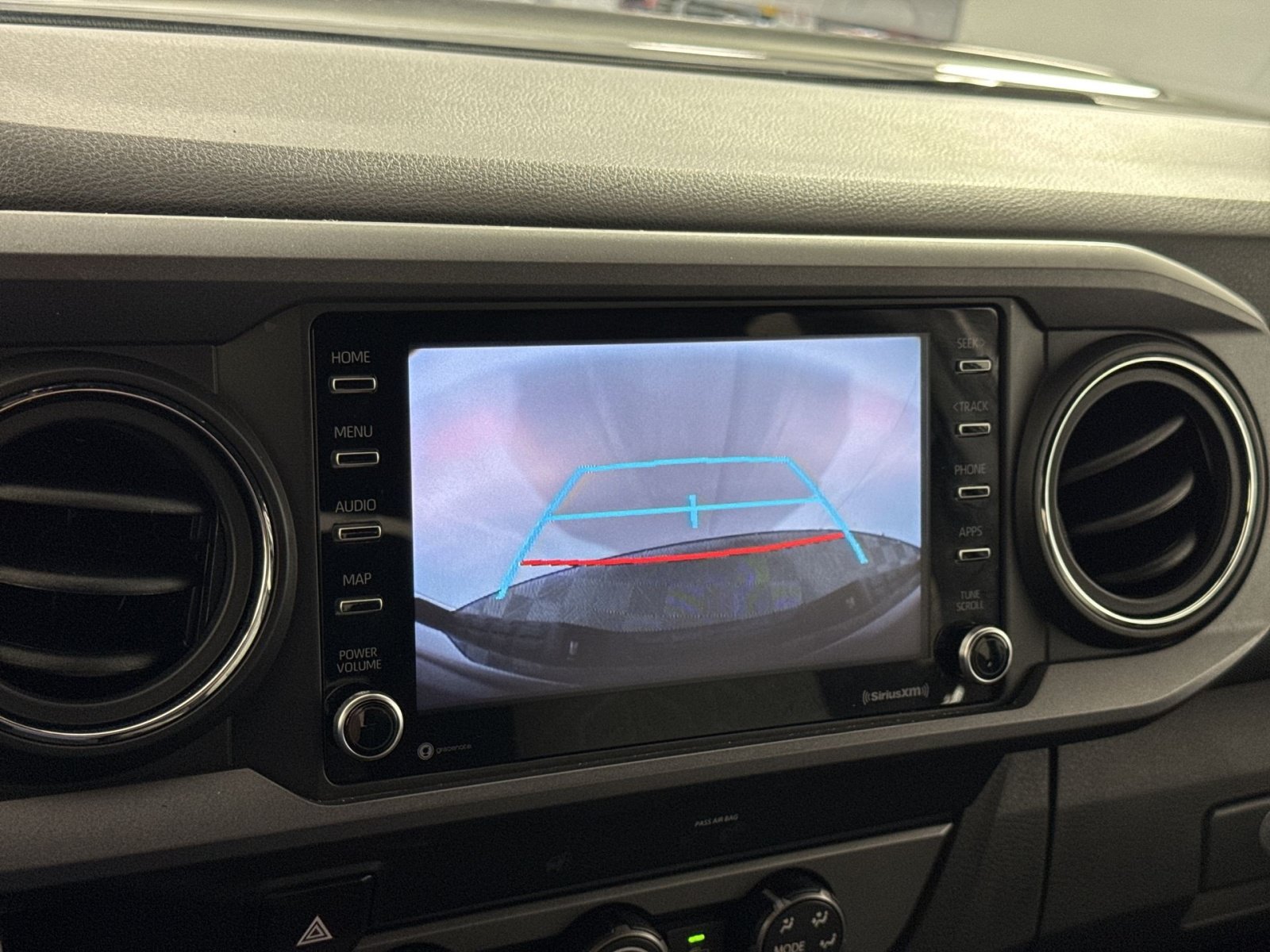 Used 2020 Toyota Tacoma TRD Off-Road w/ Technology Package AWD/4WD image 19