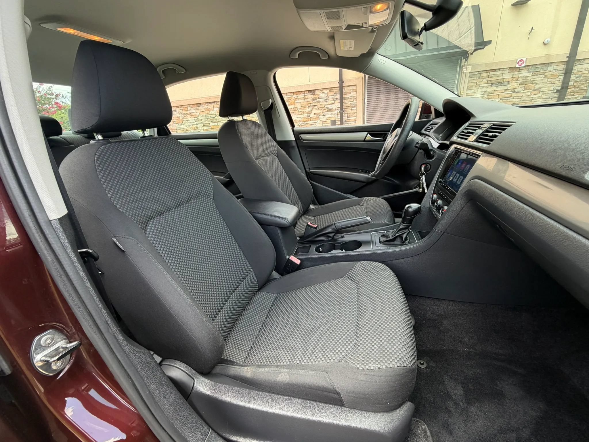 Used 2014 Volkswagen Passat 2.5 S FWD image 32