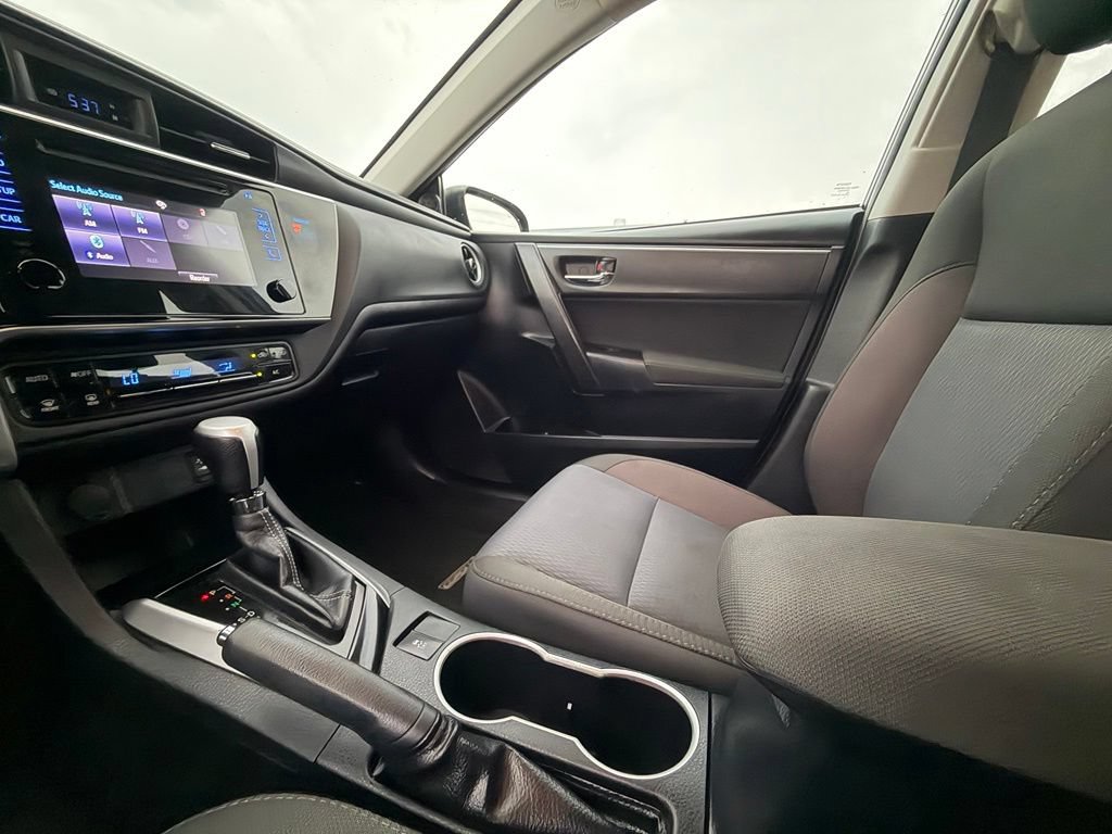 Used 2018 Toyota Corolla LE FWD image 44