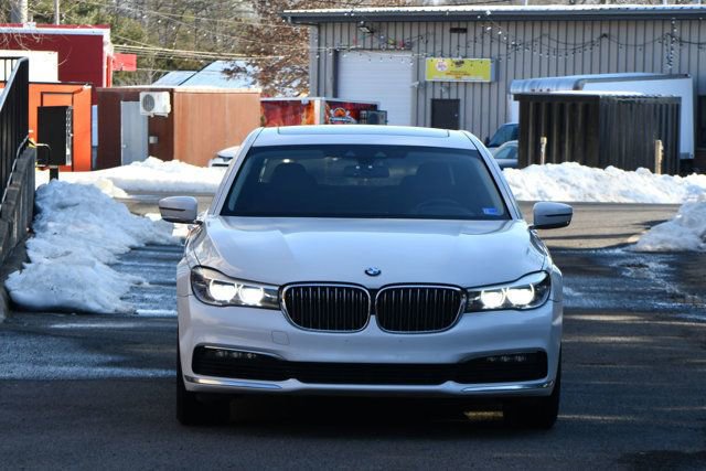 Used 2018 BMW 740i xDrive image 2